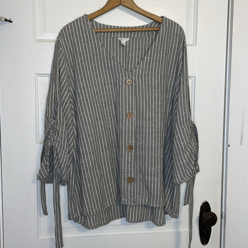 3/4 Sleeve Loose Fit Grey‎ Blouse Vertical Stripe Big Chunky Buttons Summer Core